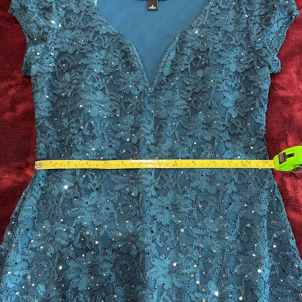 Roz and Ali NWOT ladies Sequin Cocktail Dress - Picture 2 of 3